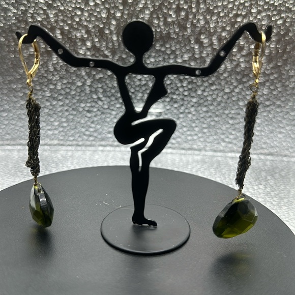 Avon Earrings - Picture 1 of 5